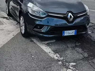 Begagnad Renault Clio IV Intens 90 HK (66 kW) 2018 Blå Sedan