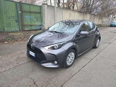 Usata Toyota Yaris Hybrid Business Edition 92 CV (67 kW) 2020 Grigio Berlina