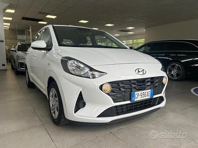 Begagnad Hyundai i10 Advanced 100 HK (73 kW) 2022 Vit Halvkombi