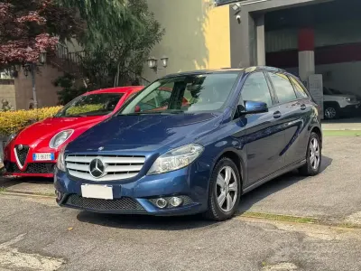 Begagnad Mercedes B200 Premium 156 HK (114 kW) 2012 Blå Minibuss