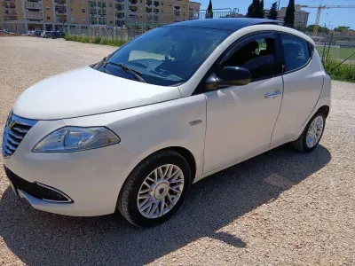 Usata Lancia Ypsilon Gold 69 CV (50 kW) 2015 Bianco Utilitaria
