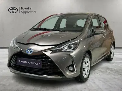 Usata Toyota Yaris Active 111 CV (81 kW) 2018 Grigio Berlina