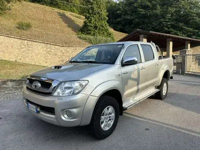 Usata Toyota HiLux SR 120 CV (88 kW) 2009 Grigio Pick-up