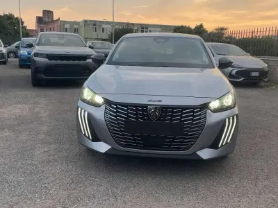 Nuova Peugeot 208 101 CV (74 kW) 2026 Grigio artense Utilitaria