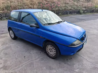 Usata Lancia Ypsilon 54 CV (39 kW) 2000 Bluazzurro Utilitaria