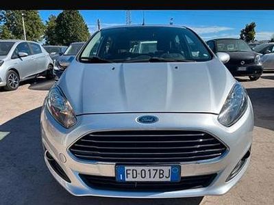 Gebraucht Ford Fiesta 75 PS (55 kW) 2016 Grau Kleinwagen