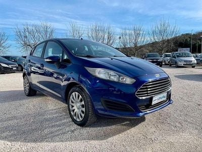 Usata Ford Fiesta 74 CV (54 kW) 2016 Blu Berlina
