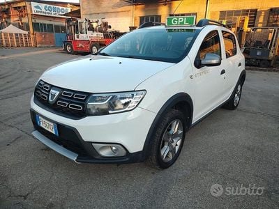 Usata Dacia Sandero Stepway 90 CV (66 kW) 2017 Bianco Berlina