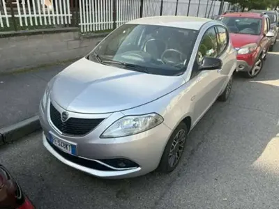 Usata Lancia Ypsilon Silver 69 CV (50 kW) 2016 Argento Utilitaria