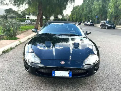 Usata Jaguar XKR 363 CV (266 kW) 2001 Nero Cabrio