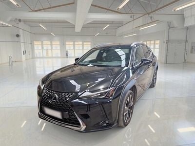 Nero Usata 2019 Lexus UX 250h Executive Line SUV | 18.950 € (Buon prezzo)