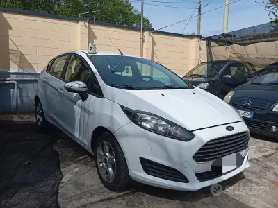 Begagnad Ford Fiesta Business Edition 75 HK (55 kW) 2015 Vit Halvkombi