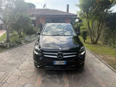 Usata Mercedes B180 109 CV (80 kW) 2016 Nero Utilitaria