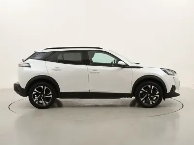 Usata Peugeot e-2008 Allure 56 kW (77 CV) 2021 Biancobianco SUV