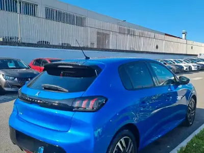 Usata Peugeot 208 102 CV (75 kW) 2021 Bluazzurro Utilitaria