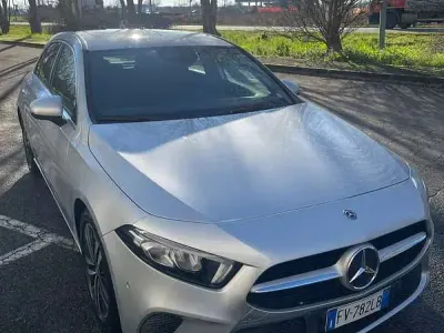 Usata Mercedes A180 116 CV (85 kW) 2019 Grigio Berlina