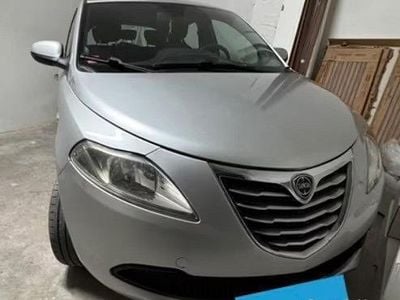 Usata Lancia Ypsilon 69 CV (50 kW) 2015 Grigio Utilitaria