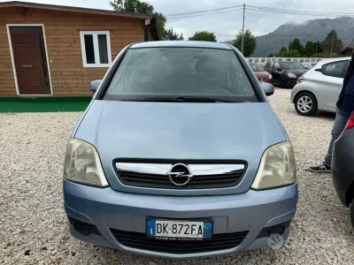 Usado Opel Meriva Enjoy 90 CV (66 kW) 2007 Gris Monovolumen
