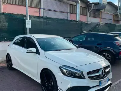 Usata Mercedes A180 Premium 109 CV (80 kW) 2016 Bianco Utilitaria