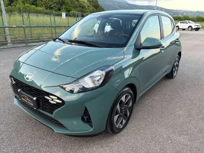 Usata Hyundai i10 63 CV (46 kW) 2025 Verde Utilitaria
