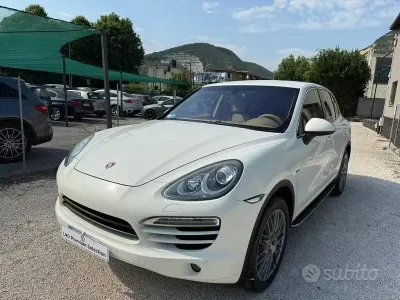 Usata Porsche Cayenne 245 CV (180 kW) 2012 Bianco SUV