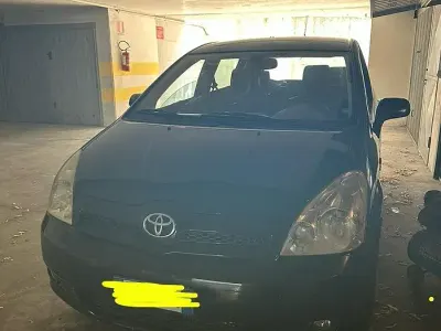 Usata Toyota Corolla Verso 116 CV (85 kW) 2005 Nero Monovolume