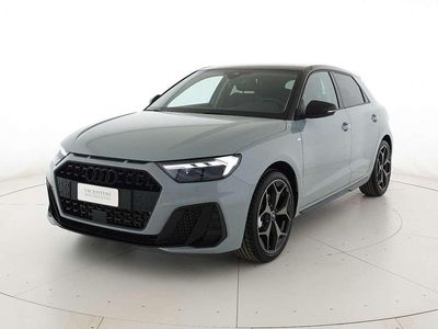 Nuova Audi A1 Sportback 116 CV (85 kW) 2025 Grigio freccia perla nero mito Utilitaria
