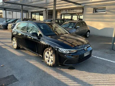 Gebraucht VW Golf VIII Life 110 PS (80 kW) 2022 Schwarz Limousine