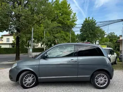 Usata Lancia Ypsilon 60 CV (44 kW) 2010 Grigio Utilitaria