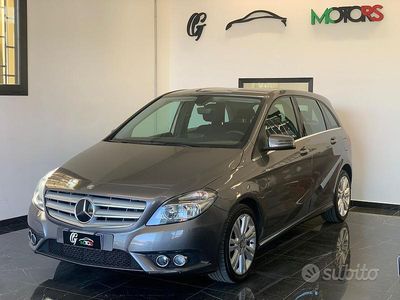 Usata Mercedes B180 Exclusive 109 CV (80 kW) 2015 Grigio Utilitaria