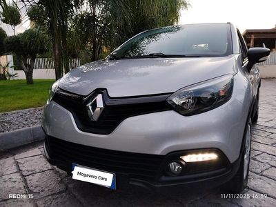Usado Renault Captur Zen 90 CV (66 kW) 2017 Gris SUV