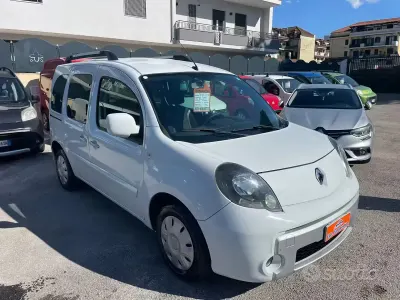 Usado Renault Kangoo 110 CV (80 kW) 2011 Blanco Monovolumen
