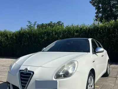 Usata Alfa Romeo Giulietta 105 CV (77 kW) 2013 Bianco Utilitaria