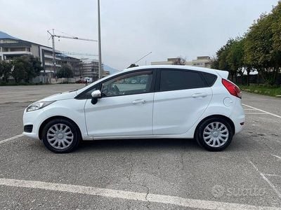 Usata Ford Fiesta 75 CV (55 kW) 2016 Bianco Berlina