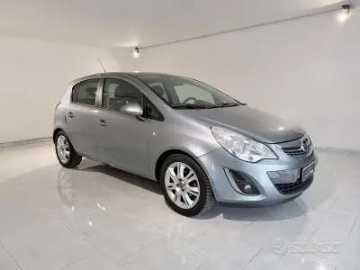 Usado Opel Corsa 86 HP (63 kW) 2012 Cinzento Citadino