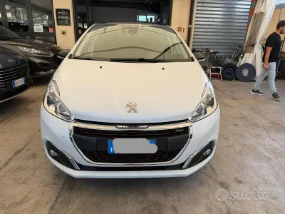 Usata Peugeot 208 GT-line 100 CV (73 kW) 2016 Bianco Utilitaria
