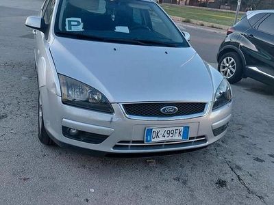 Usata Ford Focus 90 CV (66 kW) 2007 Grigio Station wagon