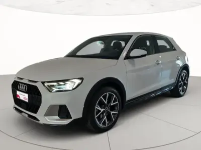 Käytetty Audi A1 Admired 95 HP (69 kW) 2023 Valkoinen Katumaasturi