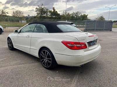 Usata Mercedes E220 170 CV (125 kW) 2012 Bianco Cabrio
