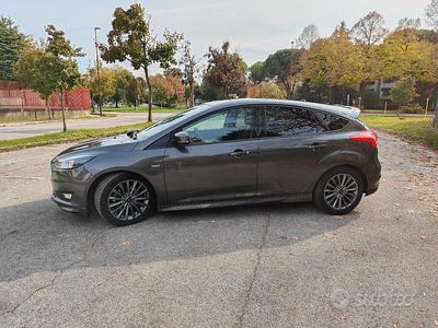 Usata Ford Focus ST-Line 150 CV (110 kW) 2017 Grigio Berlina