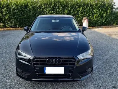 Käytetty Audi A3 Admired 110 HP (80 kW) 2016 Musta Sedan