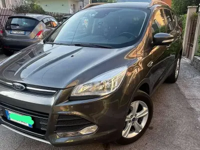 Usata Ford Kuga S 120 CV (88 kW) 2016 Grigio SUV