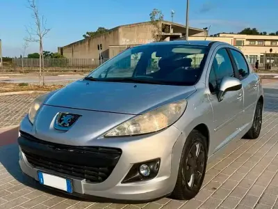 Usata Peugeot 207 73 CV (53 kW) 2013 Grigio Berlina