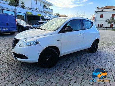 Gebraucht Lancia Ypsilon 80 PS (58 kW) 2015 Weiß Kleinwagen
