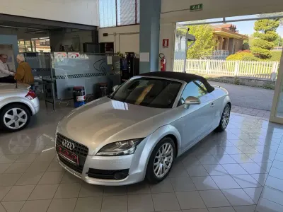 Usata Audi TT Roadster Ambiente 200 CV (147 kW) 2007 Argento Cabrio