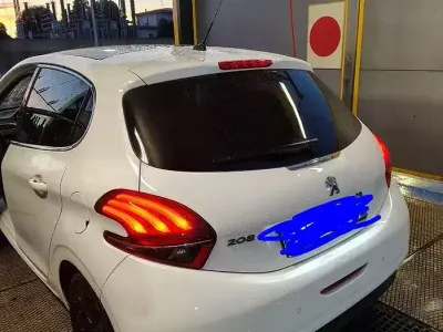 Usata Peugeot 208 82 CV (60 kW) 2017 Bianco Utilitaria