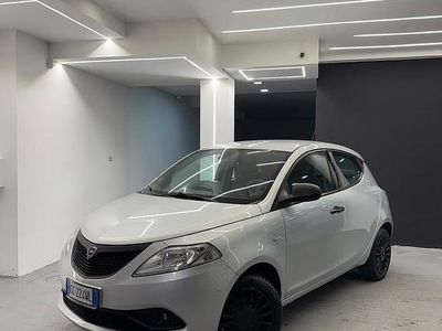 Usata Lancia Ypsilon S 70 CV (51 kW) 2020 Argento Utilitaria
