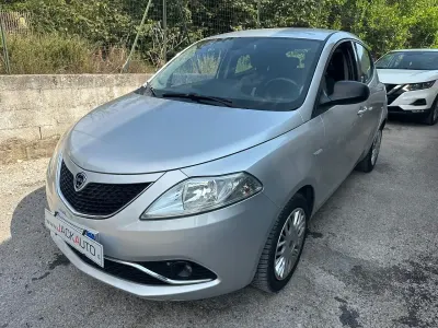 Usata Lancia Ypsilon Silver 95 CV (69 kW) 2017 Grigio Utilitaria