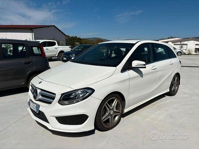 Begagnad Mercedes B200 AMG line 136 HK (100 kW) 2015 Vit Minibuss