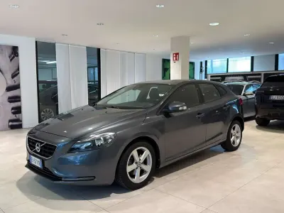 Usata Volvo V40 Momentum 114 CV (83 kW) 2014 Grigio Berlina